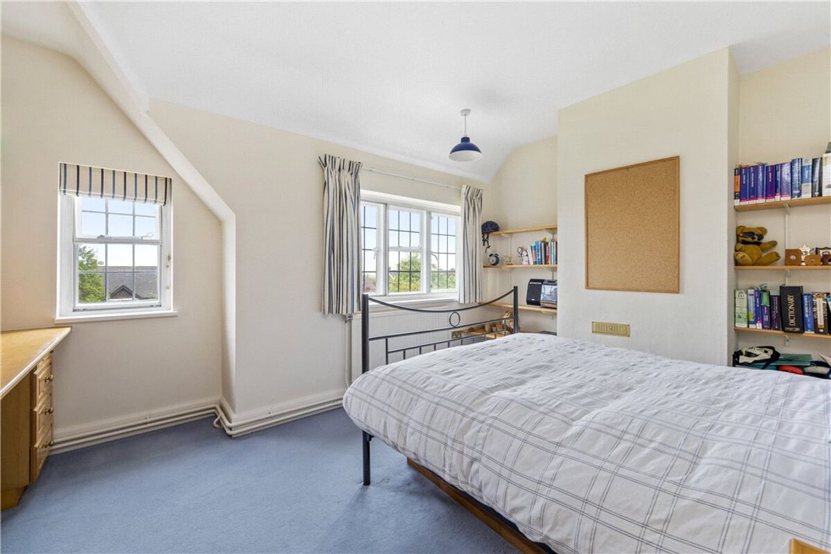 house for sale in Downside Road, Guildford, Surrey, GU4 GLD190294