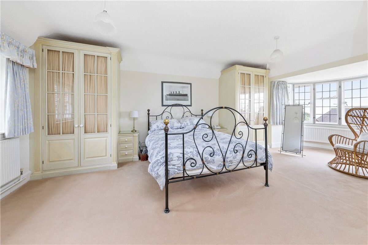 house for sale in Downside Road, Guildford, Surrey, GU4 GLD190294