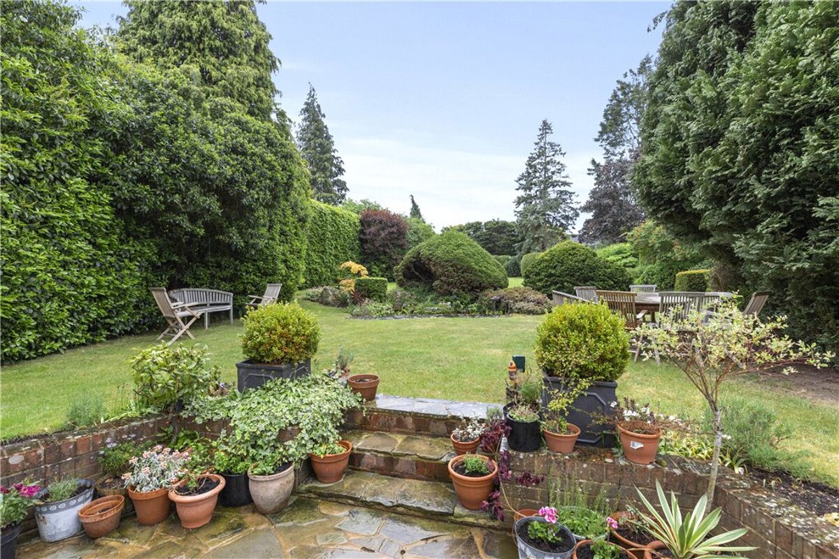 house for sale in Downside Road, Guildford, Surrey, GU4 GLD190294