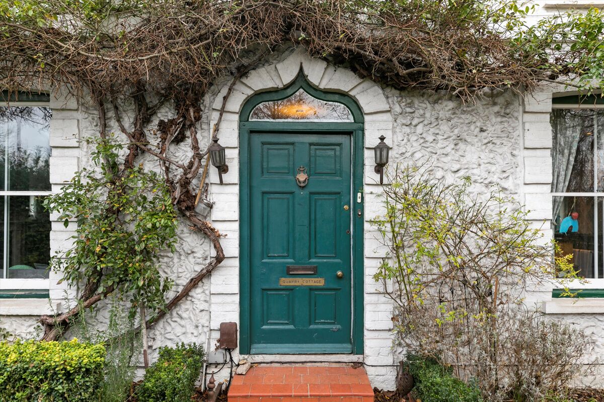 house for sale in Shalford Road, Guildford, Surrey, GU1 GLD190347