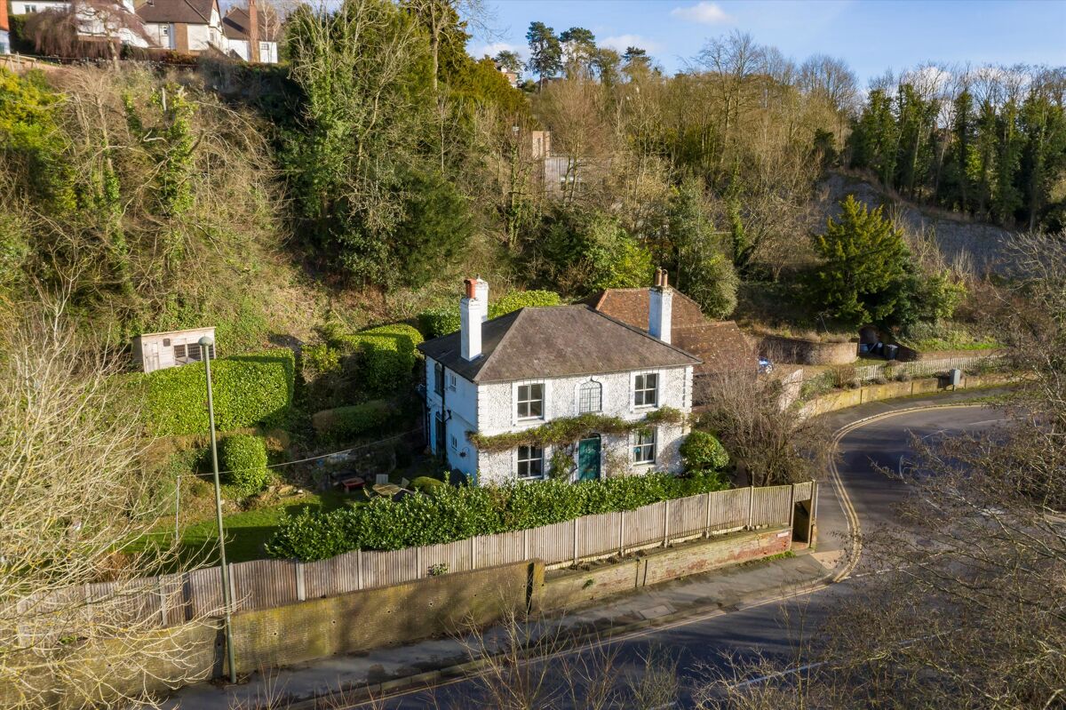 house for sale in Shalford Road, Guildford, Surrey, GU1 GLD190347