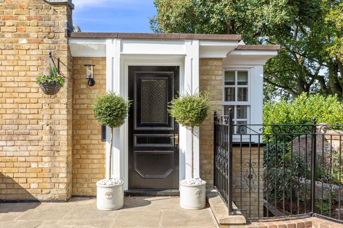 house for sale in Castle Hill, Guildford, Surrey, GU1. GLD190372