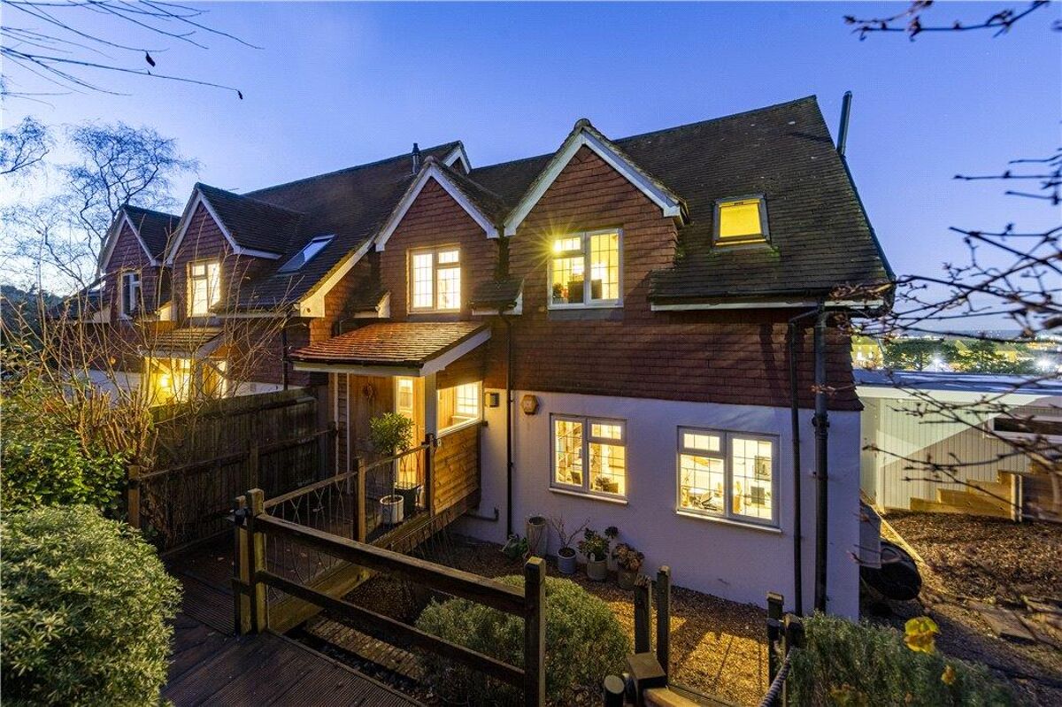 house for sale in Mountside, Guildford, Surrey, GU2 GLD190405