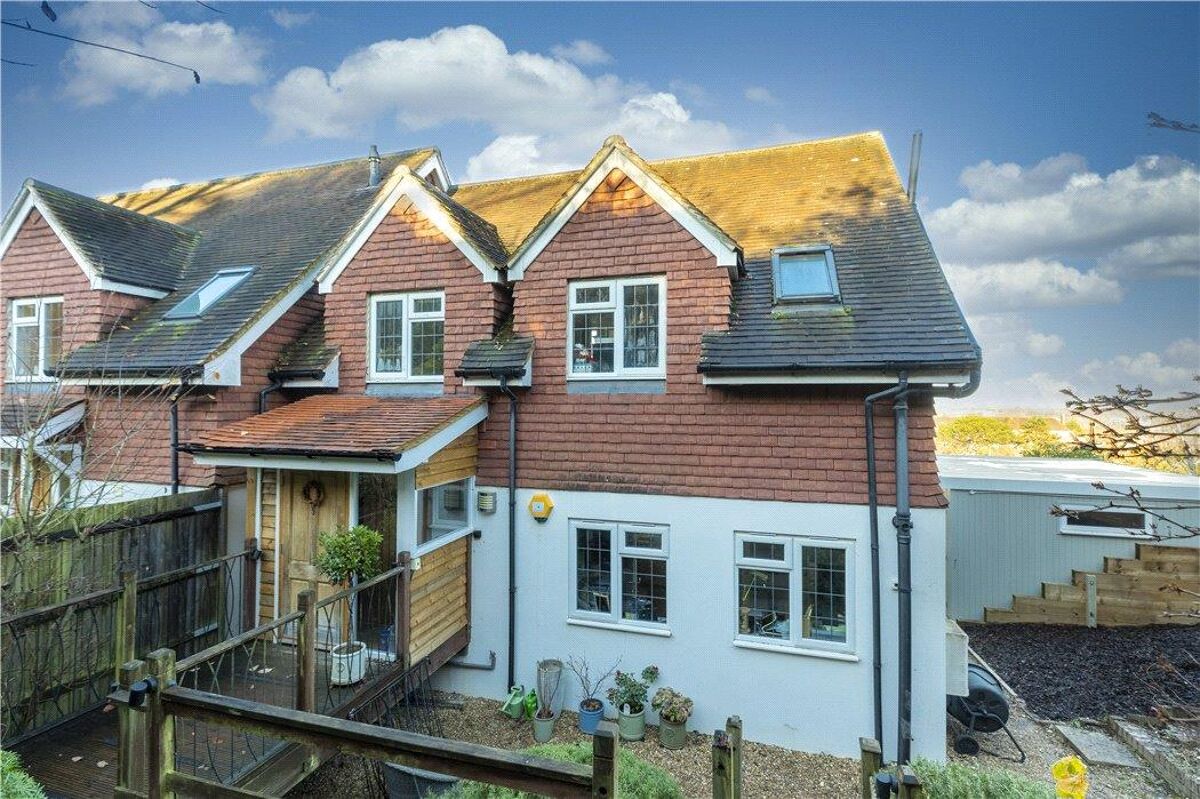 house for sale in Mountside, Guildford, Surrey, GU2 GLD190405