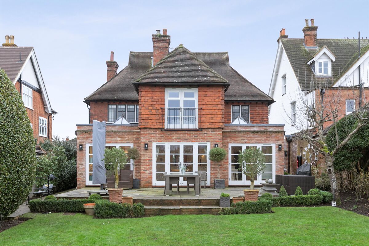 house for sale in Ennismore Avenue, Guildford, Surrey, GU1 GLD200004