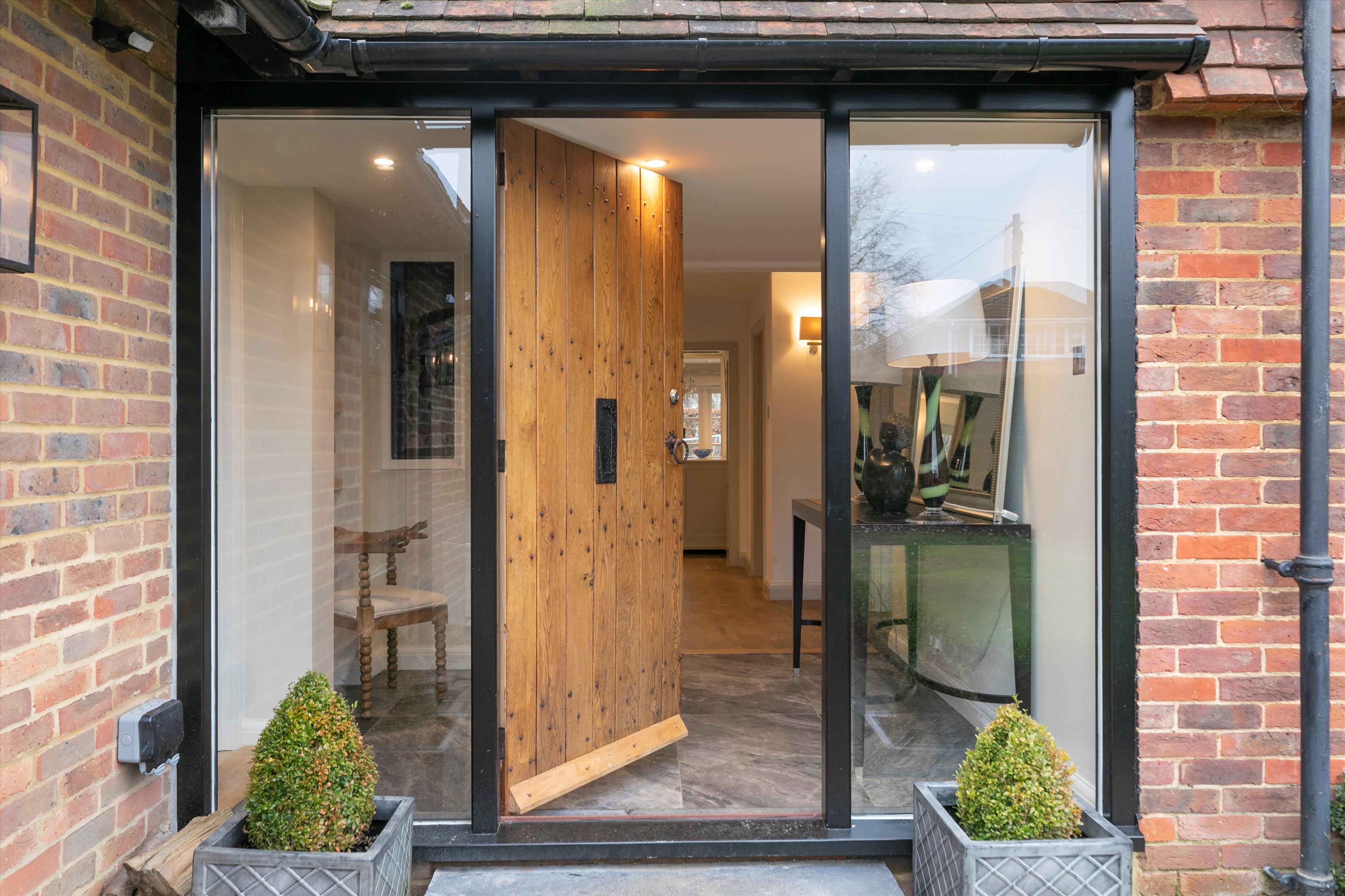 house for sale in Ennismore Avenue, Guildford, Surrey, GU1 GLD200004