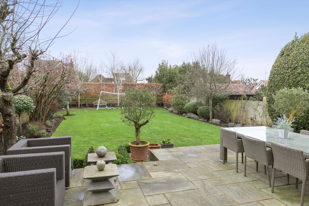 house for sale in Ennismore Avenue, Guildford, Surrey, GU1 GLD200004