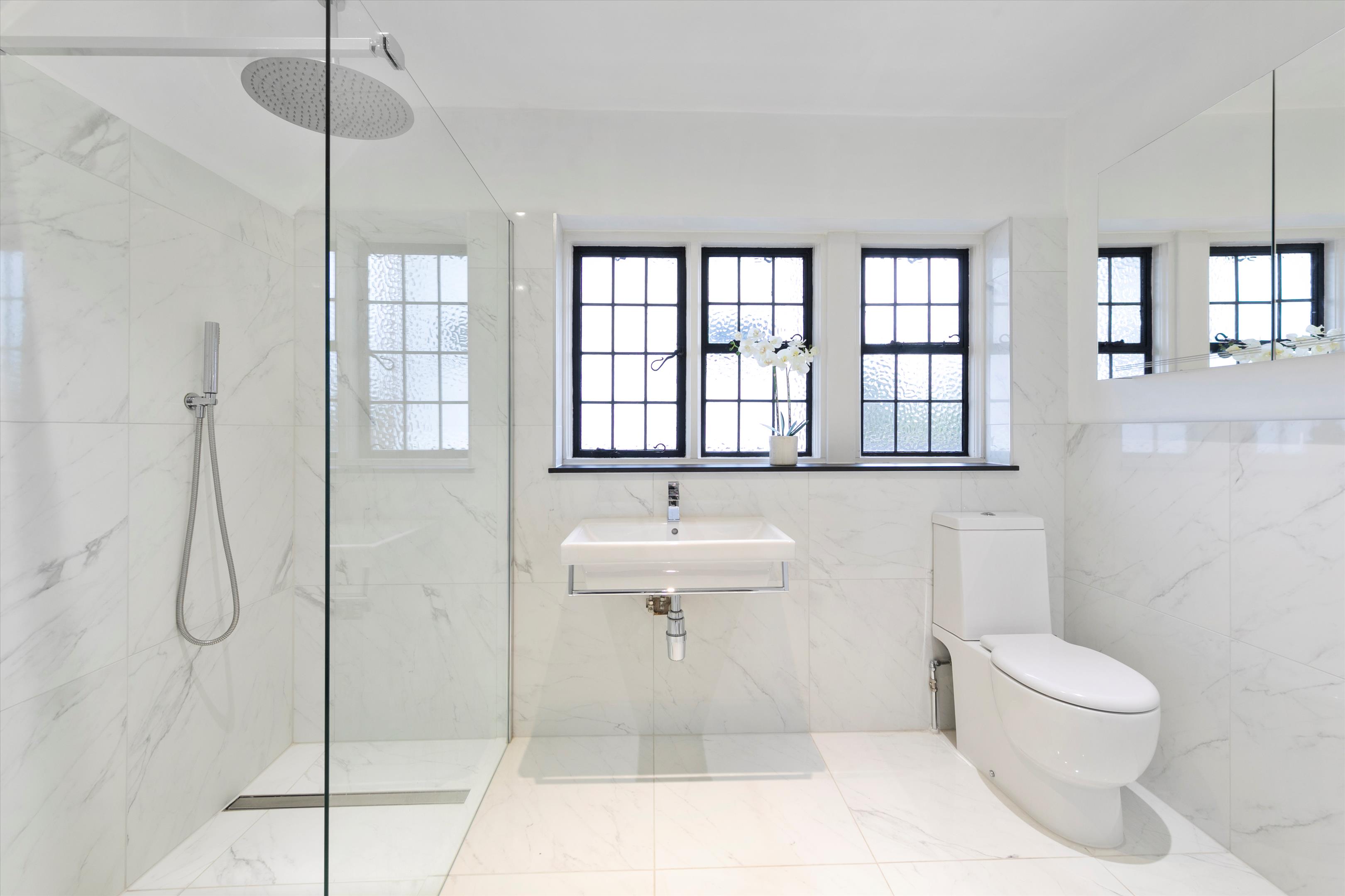 house for sale in Ennismore Avenue, Guildford, Surrey, GU1 GLD200004