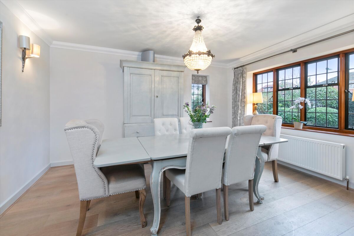 house for sale in Ennismore Avenue, Guildford, Surrey, GU1 GLD200004