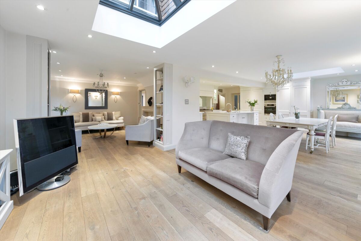 house for sale in Ennismore Avenue, Guildford, Surrey, GU1 GLD200004