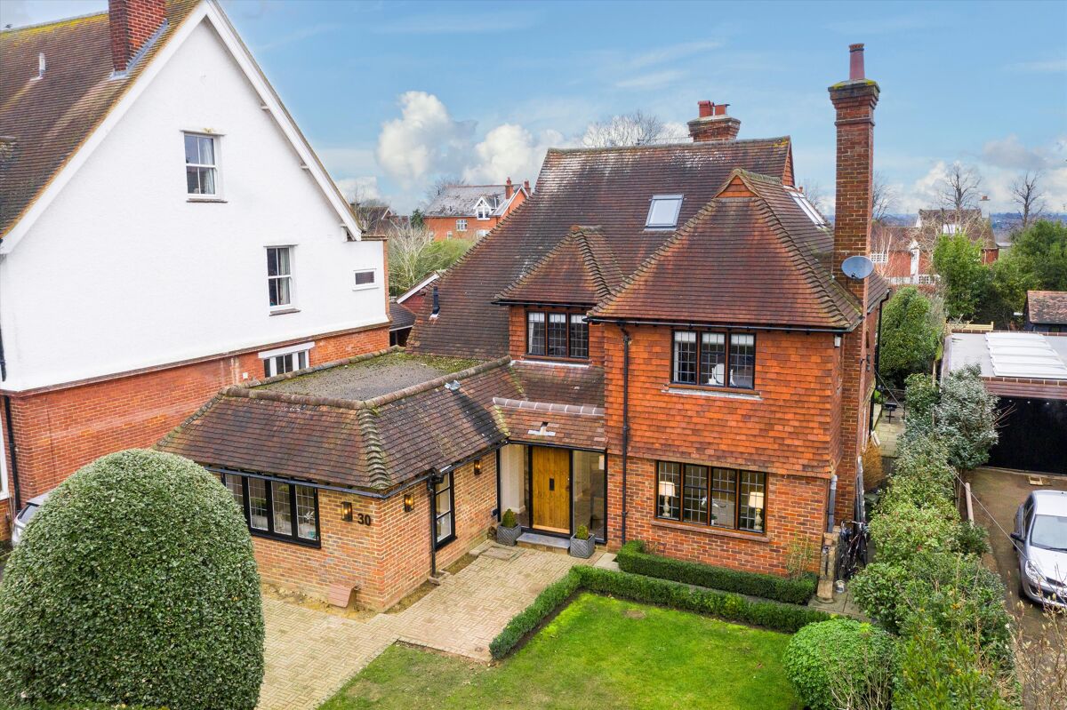 house for sale in Ennismore Avenue, Guildford, Surrey, GU1 GLD200004