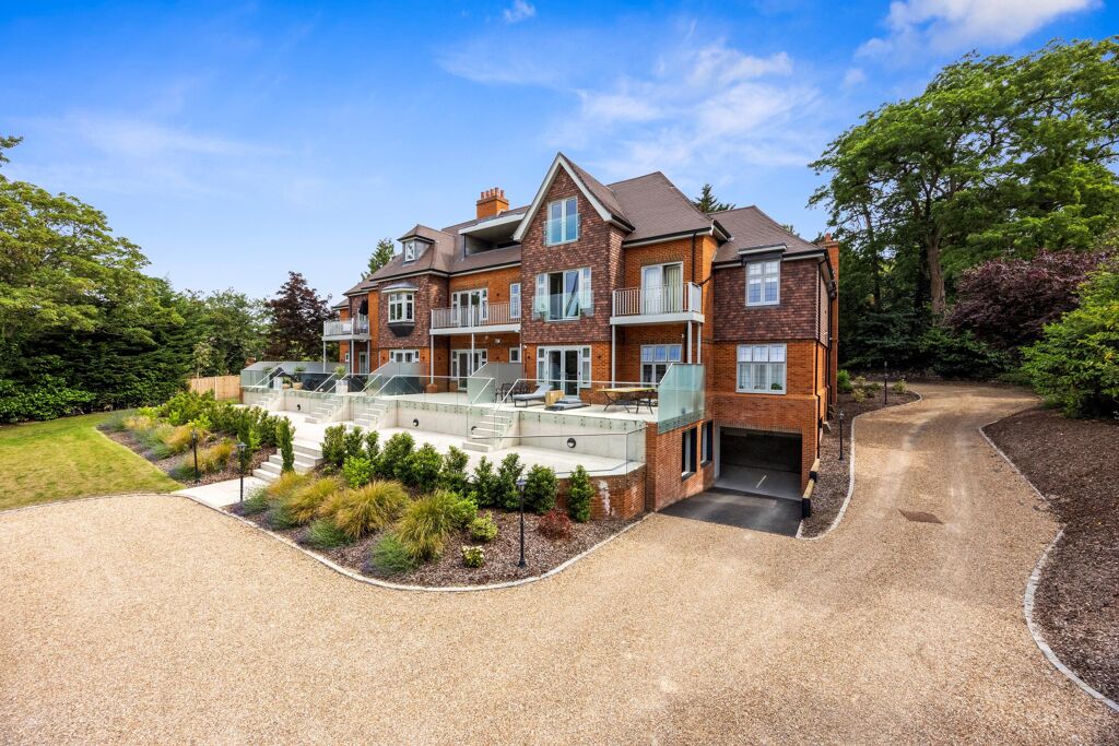 Image of Langdon Grange, Holtwood Road, Oxshott, KT22.