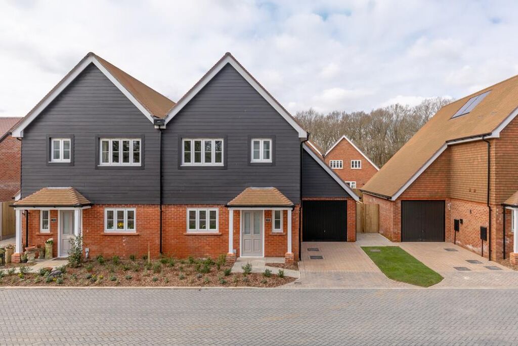 Image of Green Oak Park, Green Lane, Ockham, Surrey GU23