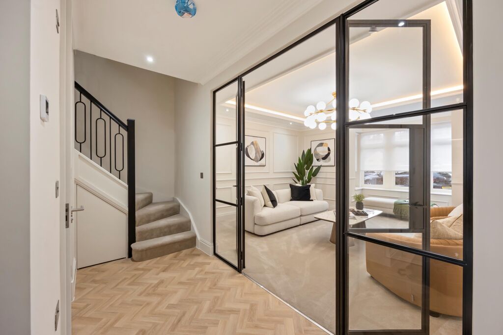 Image of Ronmar, Leatherhead Road, Oxshott, KT22