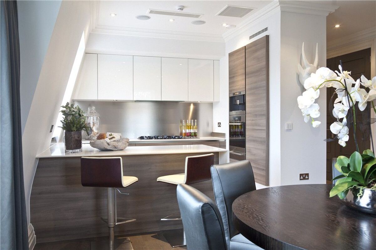 flat for sale in 6 Leopold Court, Princess Square, Esher, Surrey, KT10