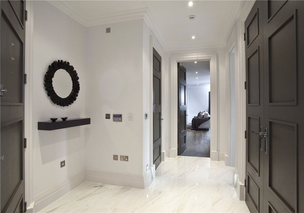 flat for sale in 6 Leopold Court, Princess Square, Esher, Surrey, KT10