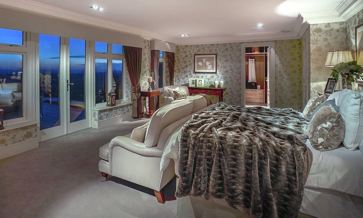 house for sale in Trevereux Hill, Limpsfield Chart, Oxted, Surrey, RH8