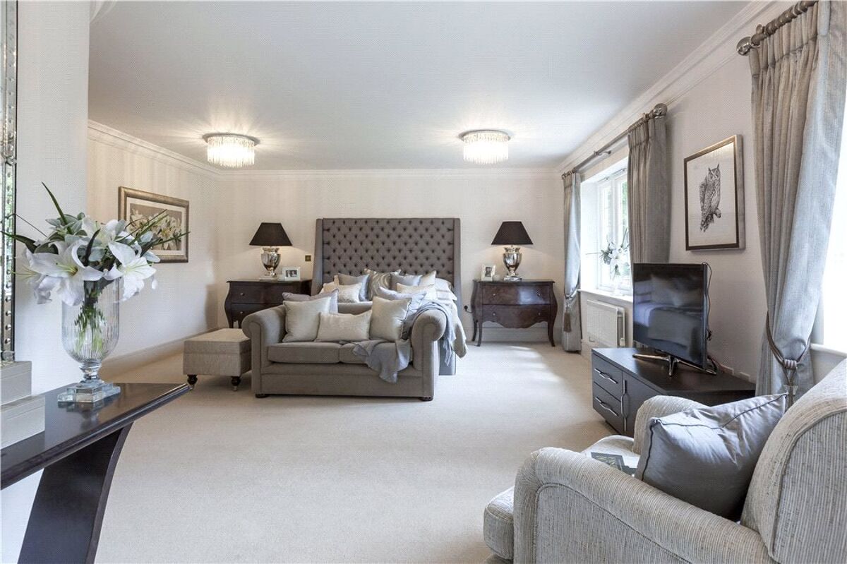 house for sale in 5 Bracken Lane, Cranleigh, Surrey, GU6 GLR140056 Knight Frank