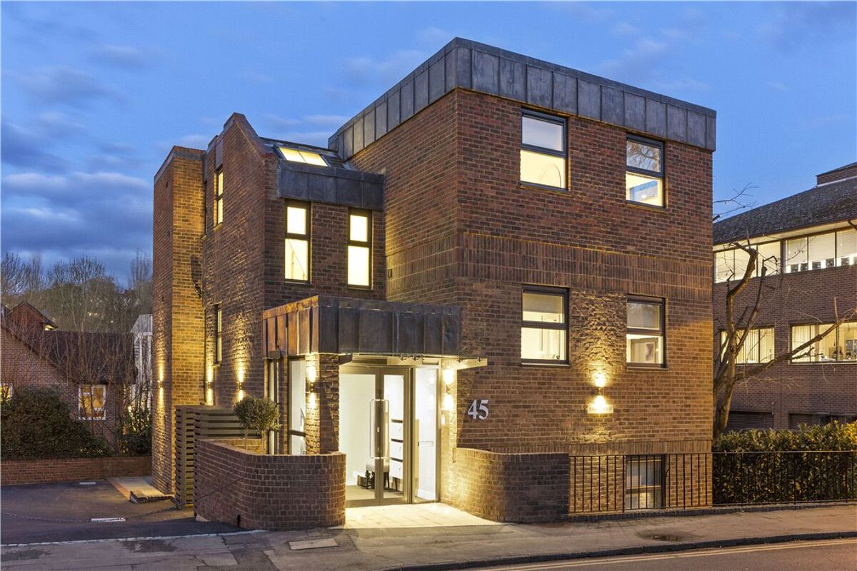 flat for sale in William House, 45 Bury Fields, Guildford, Surrey, GU2