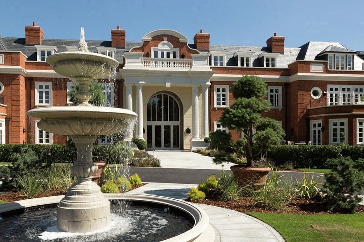 flat for sale in 17 Knowle Hill Park, Fairmile Lane, Cobham, Surrey