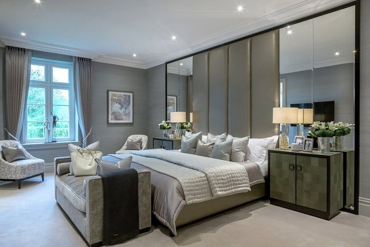 flat for sale in 17 Knowle Hill Park, Fairmile Lane, Cobham, Surrey