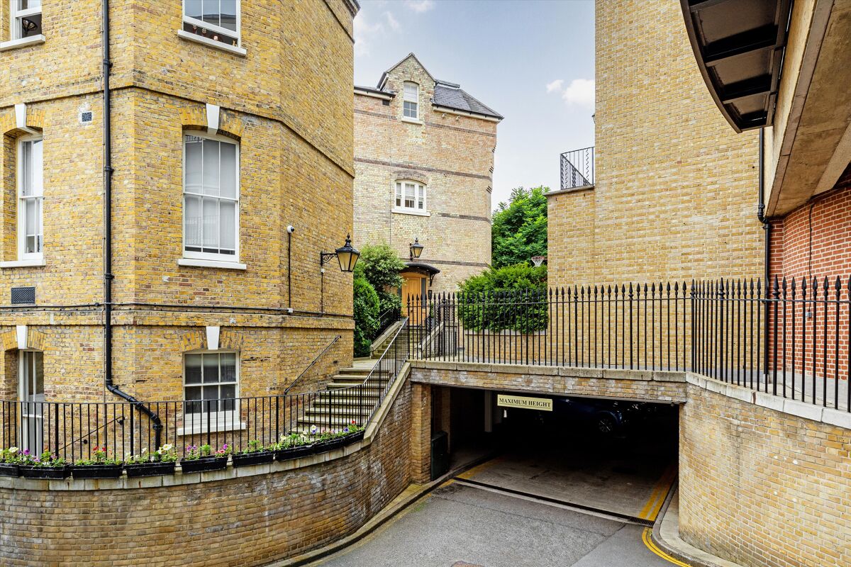 Flat for sale in Upper Hampstead Walk, London, NW3 HAM012107423