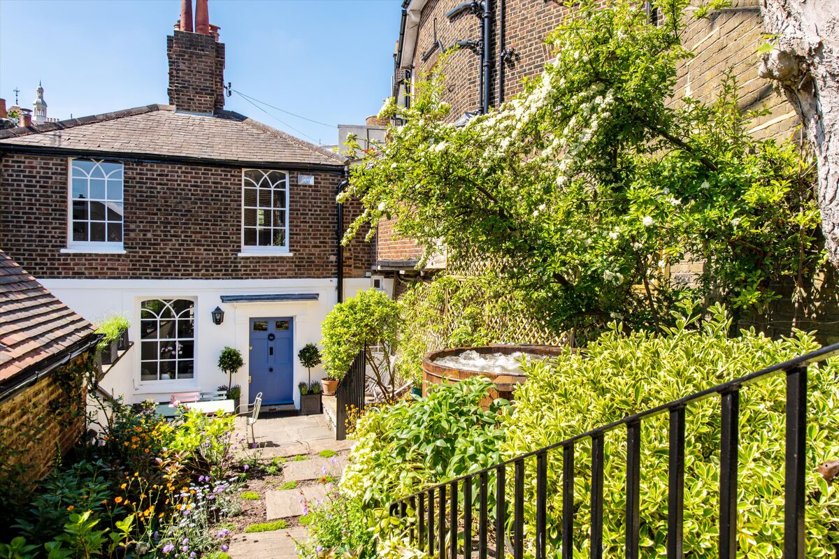 house for sale in Holly Mount, London, NW3 HAM012134586 Knight Frank