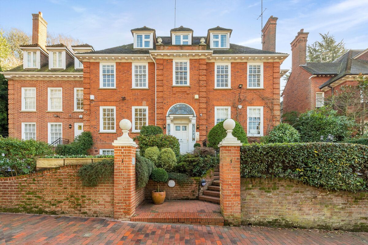 flat for sale in Redington Gardens, Hampstead, London, NW3