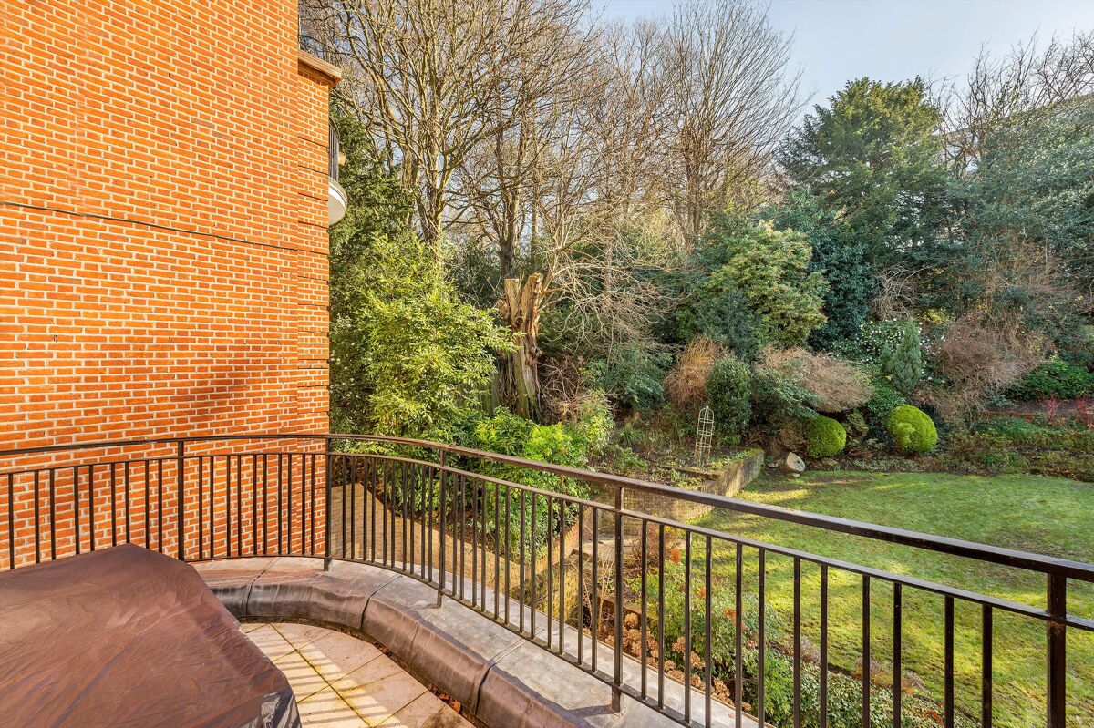 flat for sale in Redington Gardens, Hampstead, London, NW3