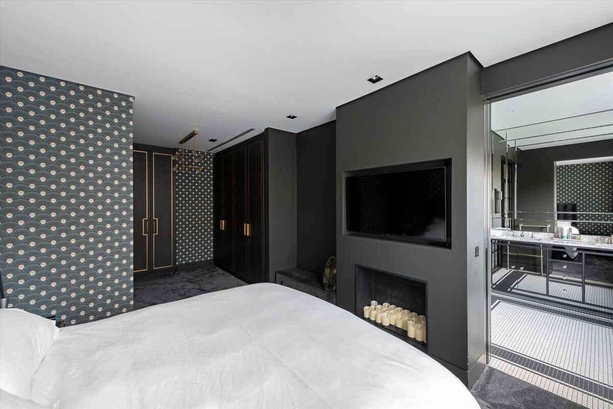 house for sale in The Avenue, London, N2 HAM012212385