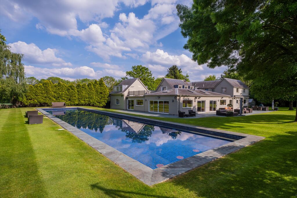 Image of Burtonhole Lane, London, NW7