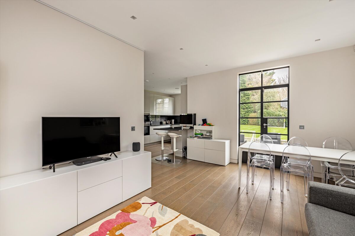 house for sale in Howard Walk, London, N2 HAM012299306 Knight Frank