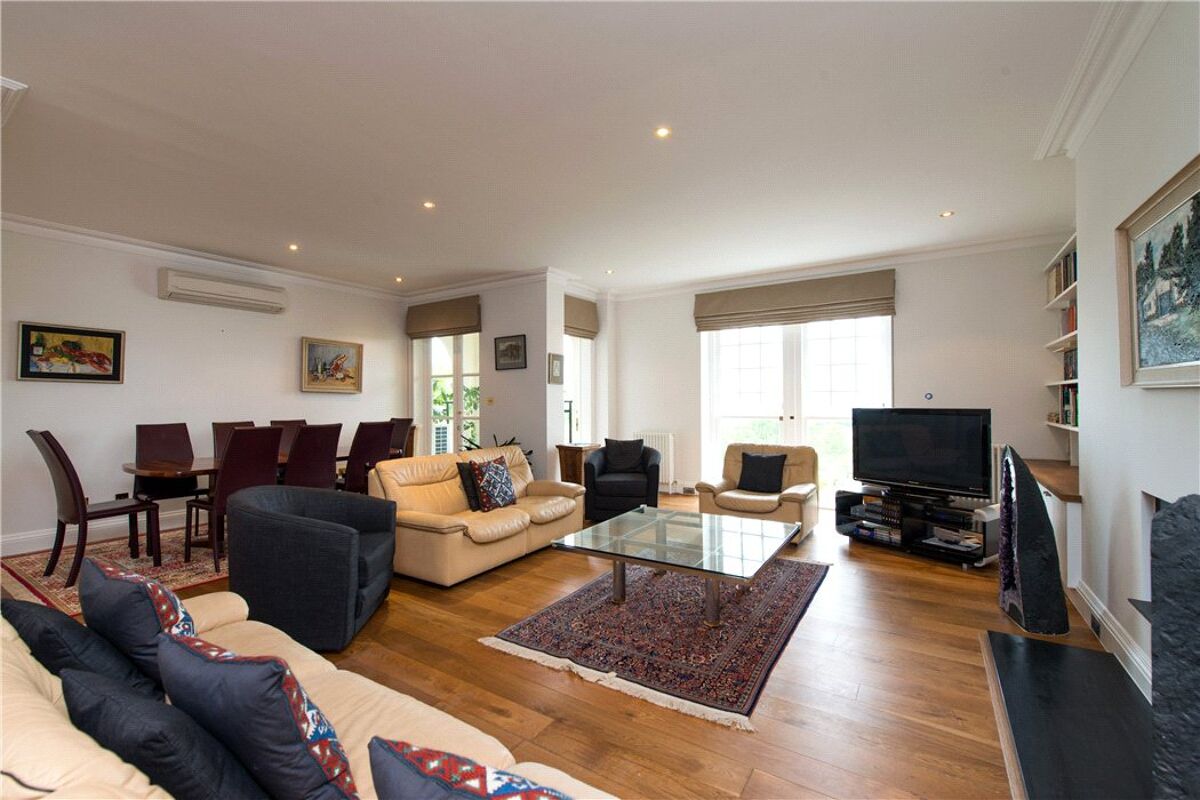 flat for sale in Gainsborough House, Frognal Rise, London, NW3