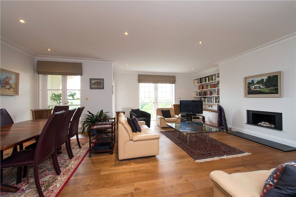 flat for sale in Gainsborough House, Frognal Rise, London, NW3
