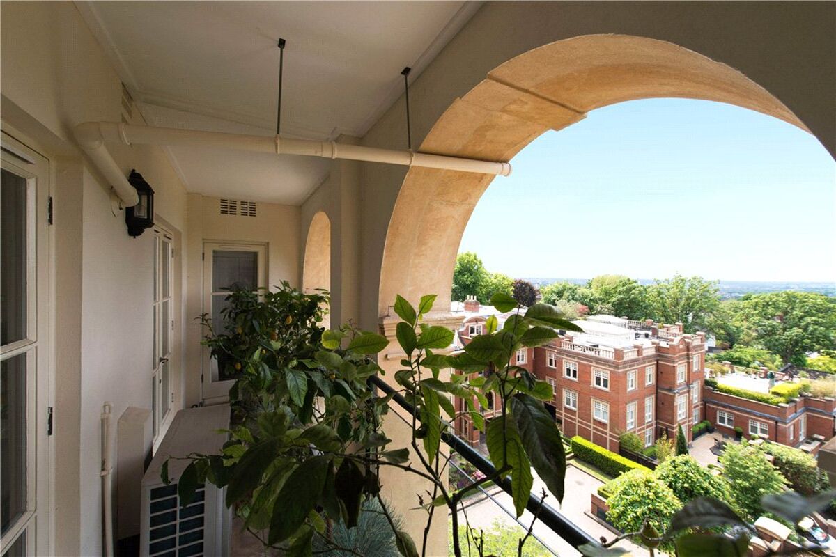 flat for sale in Gainsborough House, Frognal Rise, London, NW3