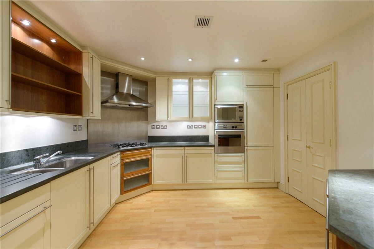 flat for sale in Mount Vernon, Frognal Rise, Hampstead, London, NW3