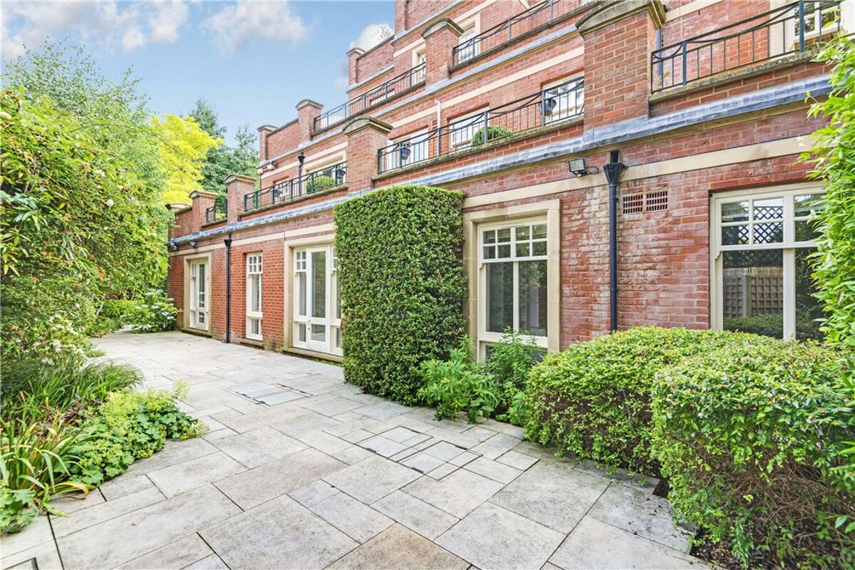 flat for sale in Pavilion Court, Frognal Rise, Hampstead, London, NW3