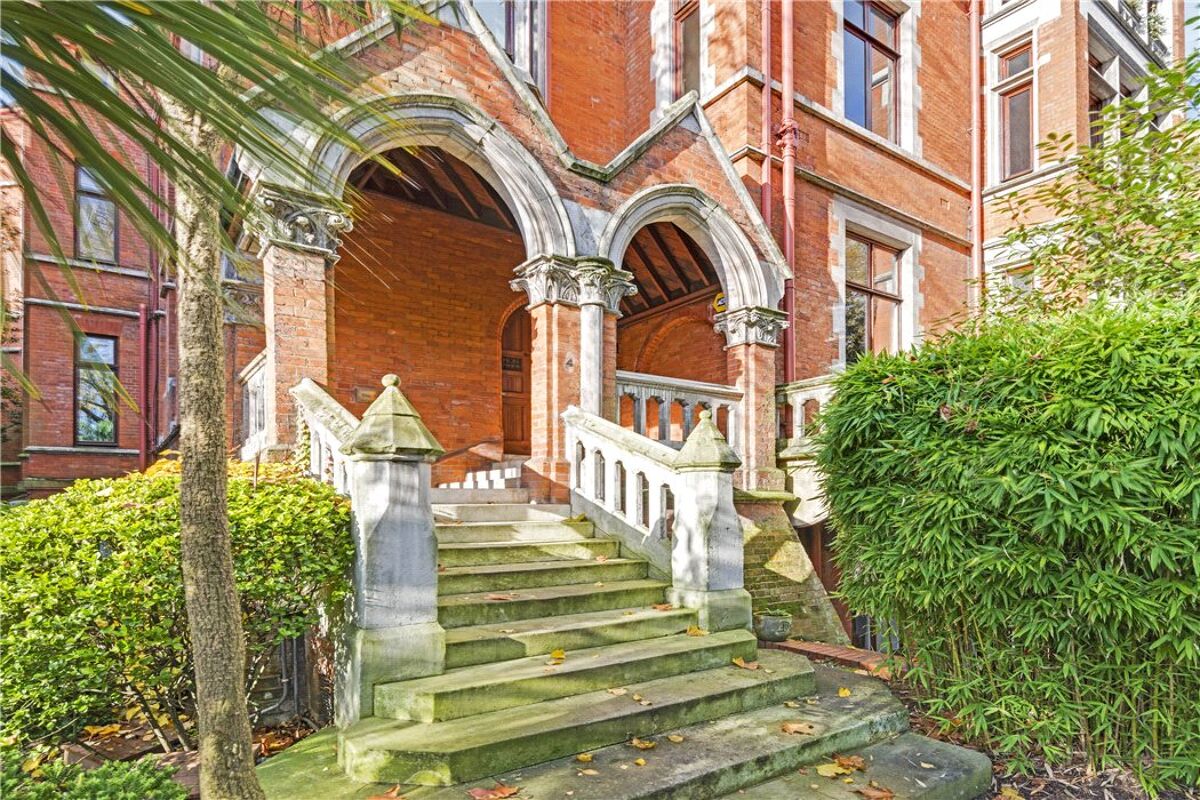 flat for sale in Fitzjohns Avenue, Hampstead, London, NW3 HAM160171