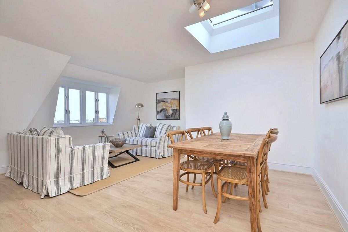 flat to rent in Penthouse, Wellington Court, St John's Wood, NW8