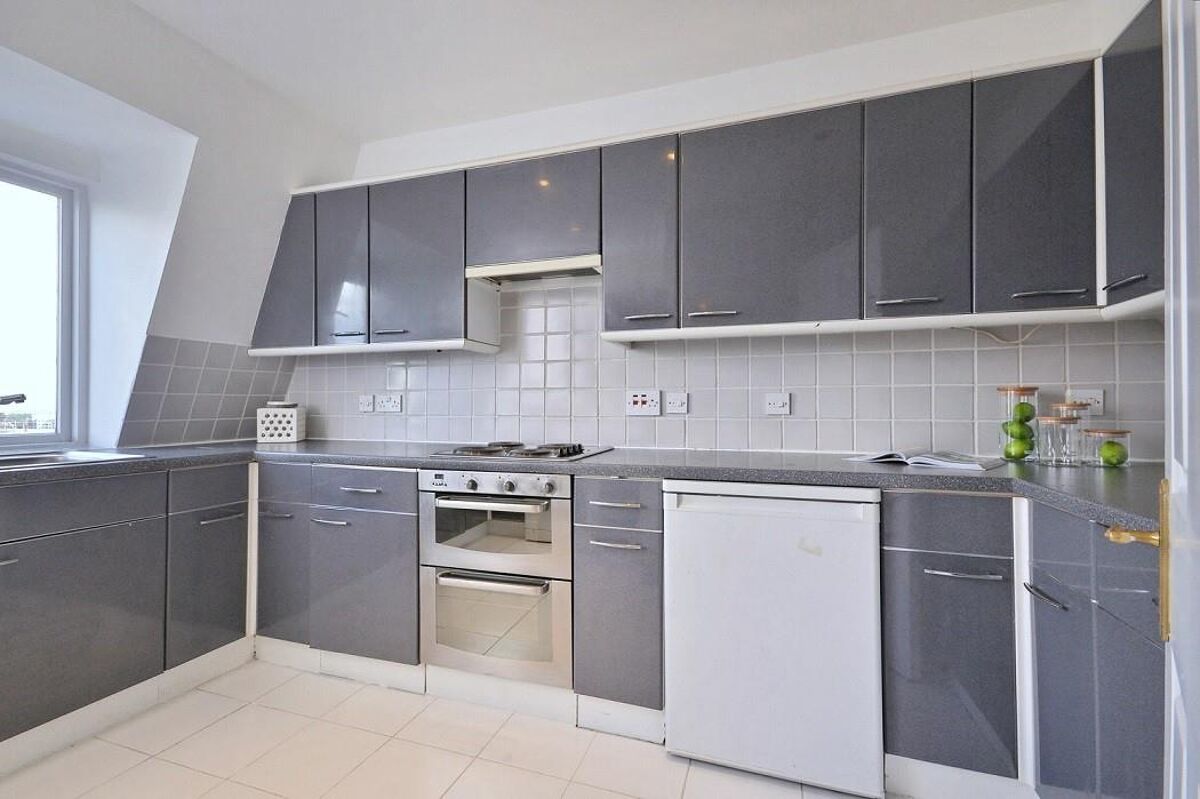 flat to rent in Penthouse, Wellington Court, St John's Wood, NW8