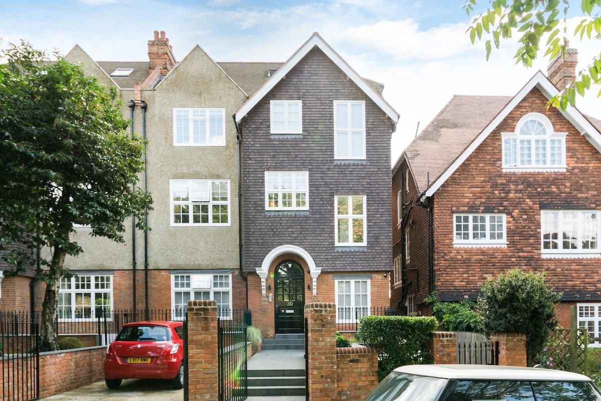 flat to rent in Lyndhurst Road, Hampstead, London, NW3 HAQ012005831