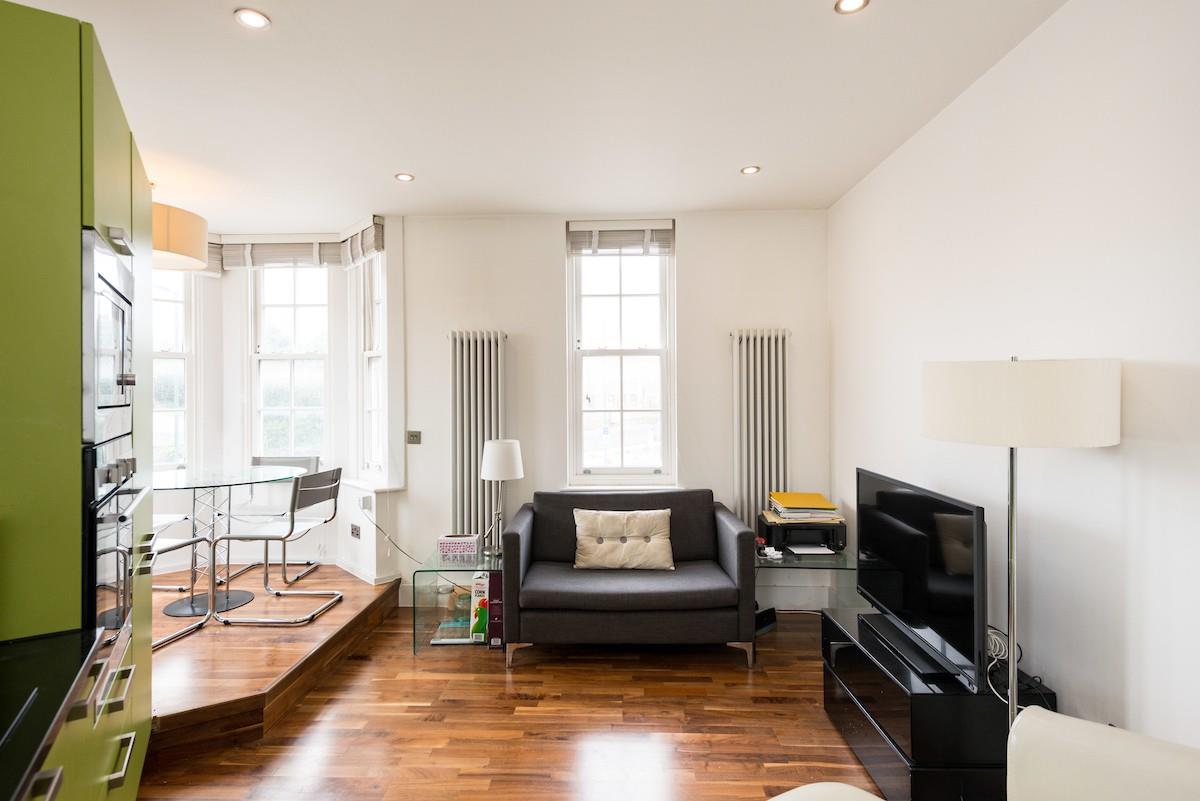 flat to rent in Finchley Road, Golders Green, NW11 HAQ012112037