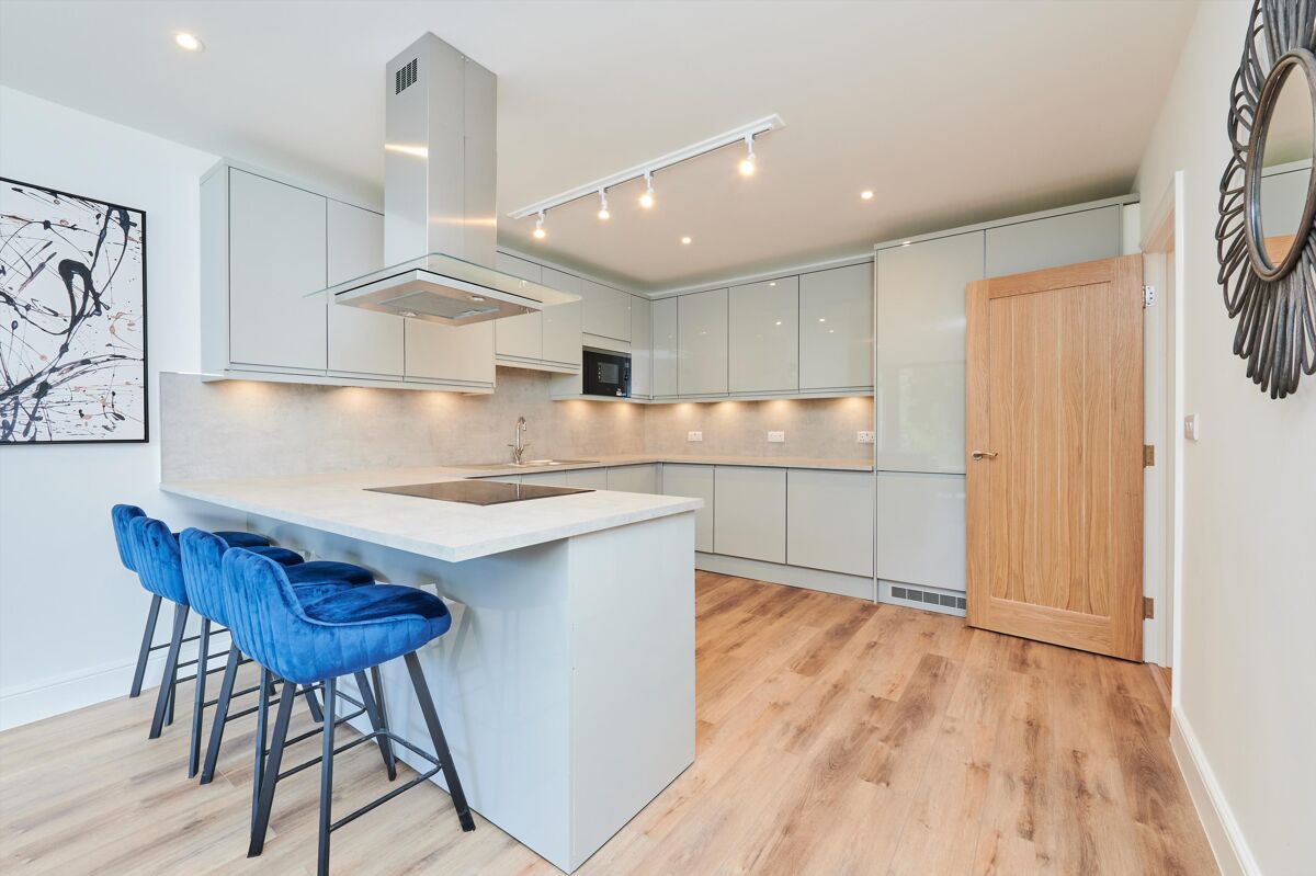 flat to rent in Hendon Way, London, NW4 HAQ012129086 Knight Frank