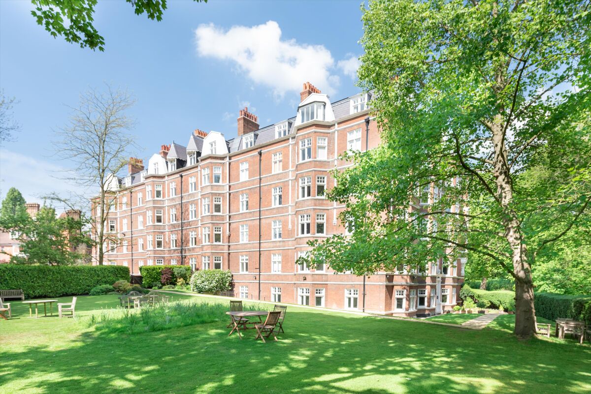 flat to rent in The Pryors, East Heath Road, Hampstead, NW3