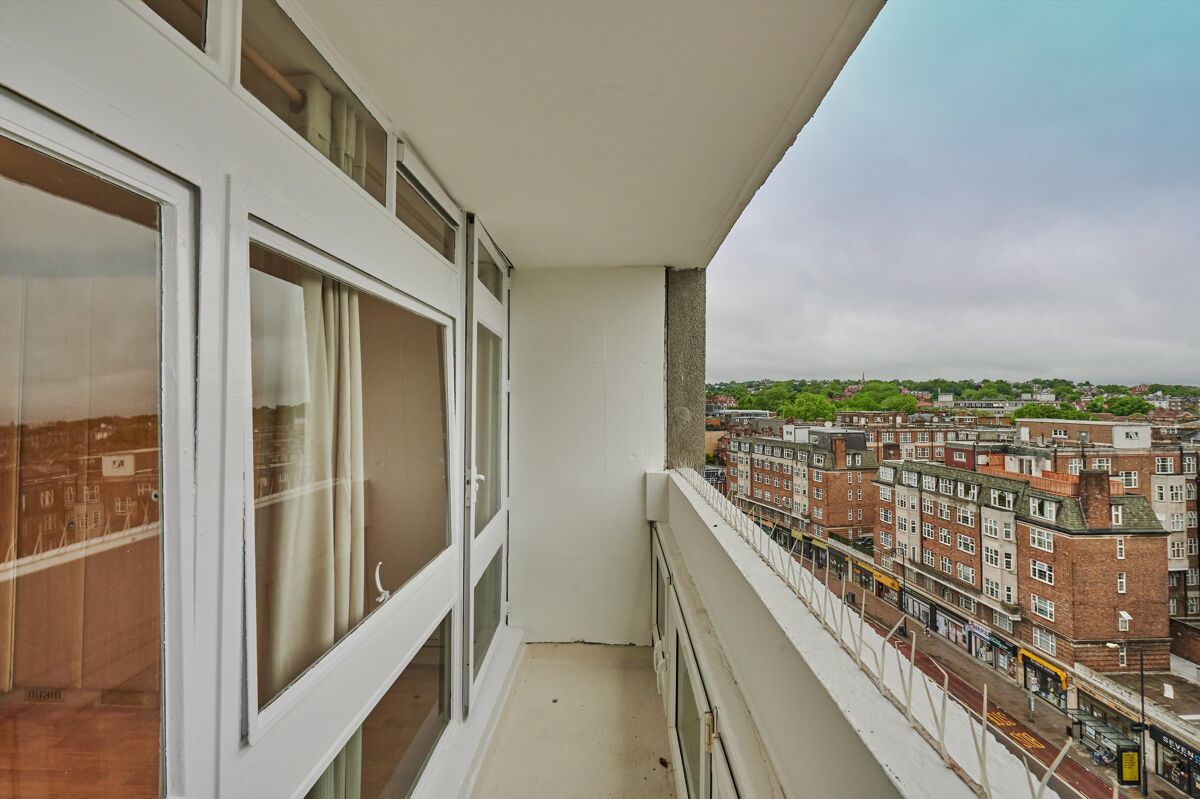 Flat to rent in Centre Heights, Finchley Road, London, NW3