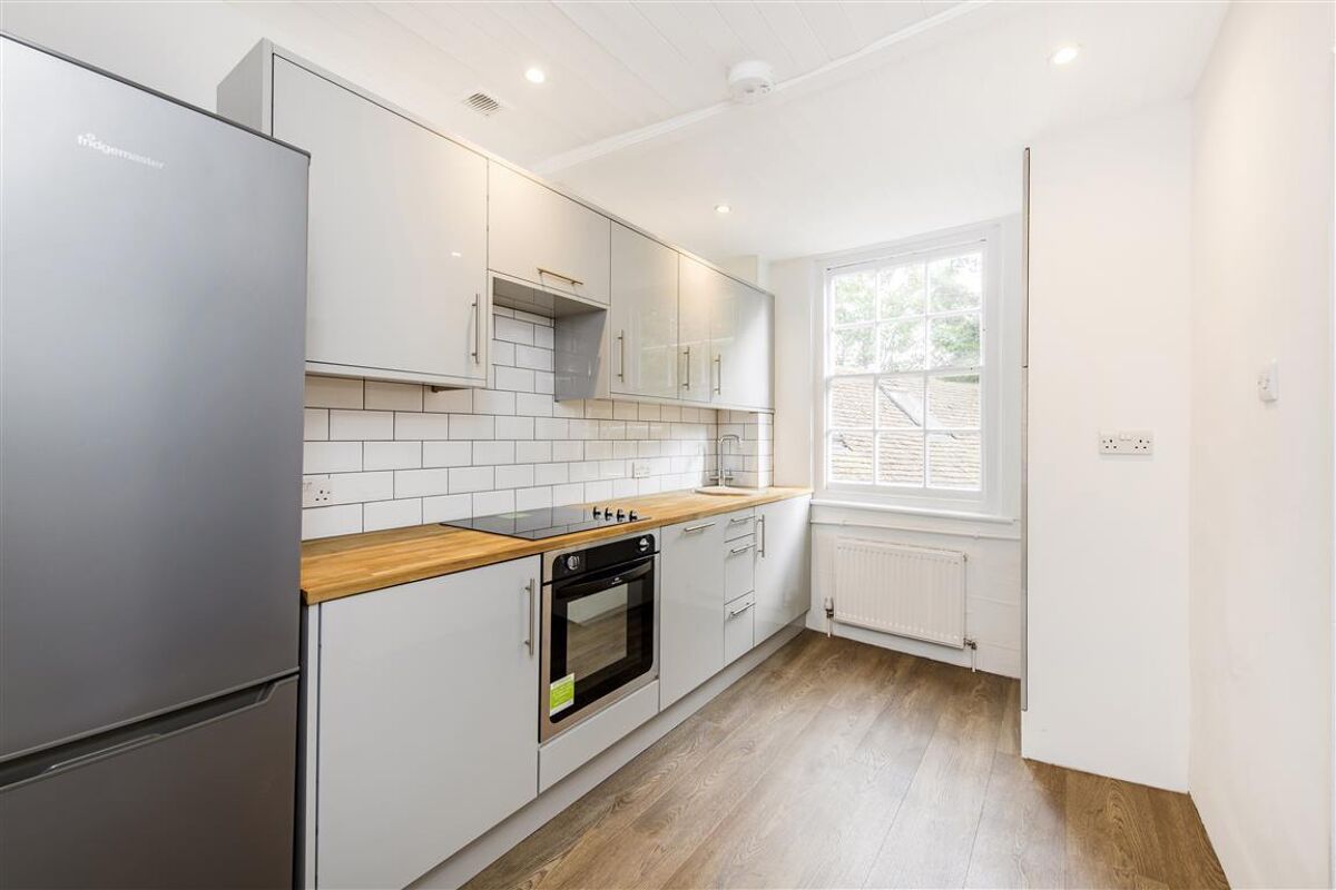 to rent in Highgate High Street, Highgate, London, N6