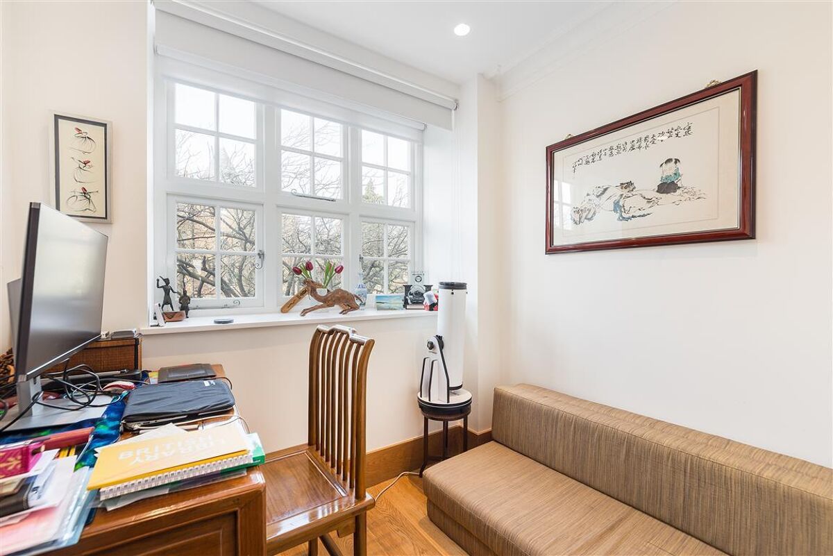 flat to rent in Lyndhurst Road, Hampstead, London, NW3 HAQ012190304