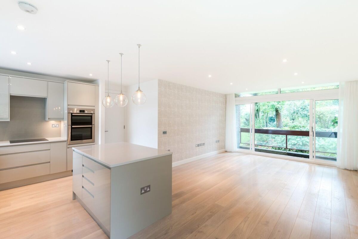 flat to rent in Falcon Lodge, Oak Hill Park, Hampstead,, NW3