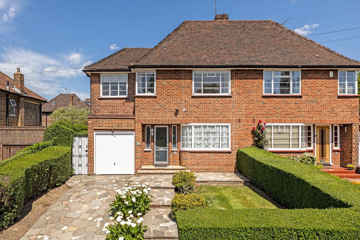 house to rent in Vivian Way, London, N2 HAQ012250131 Knight Frank