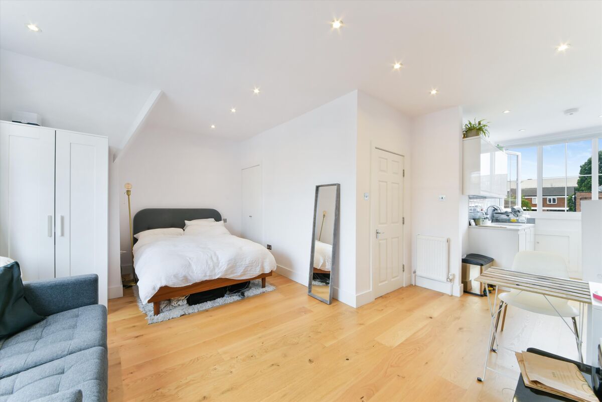 Flat to rent in St. Johns Wood High Street, London, NW8 HAQ012349140